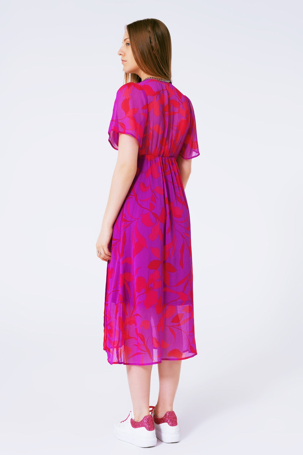 Maxivestido floral manga curta em chiffon com decote em V