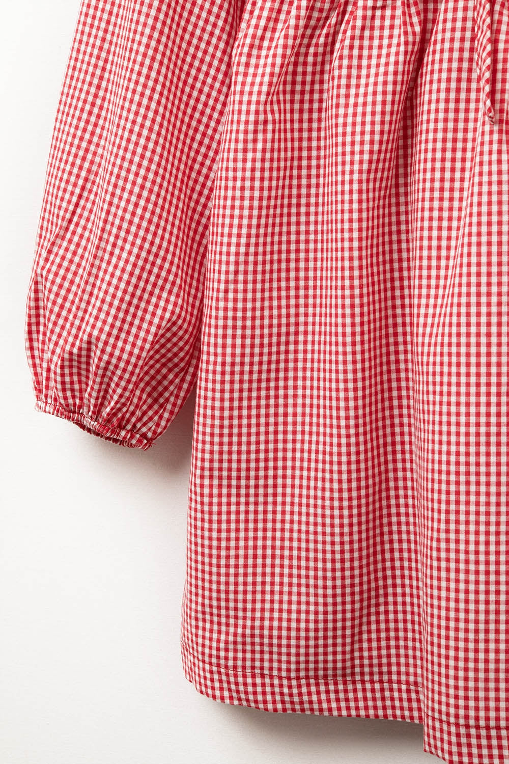 Mini vestido com gravata à frente em quadros vichi vermelho