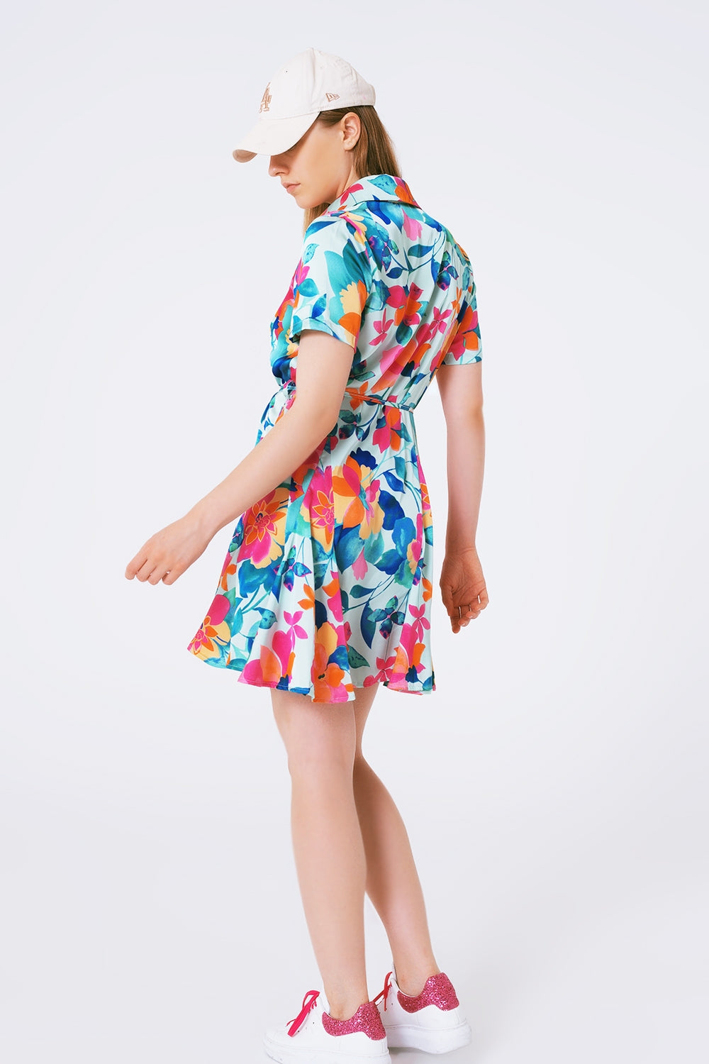 mini vestido de cetim macio com estampa de flores