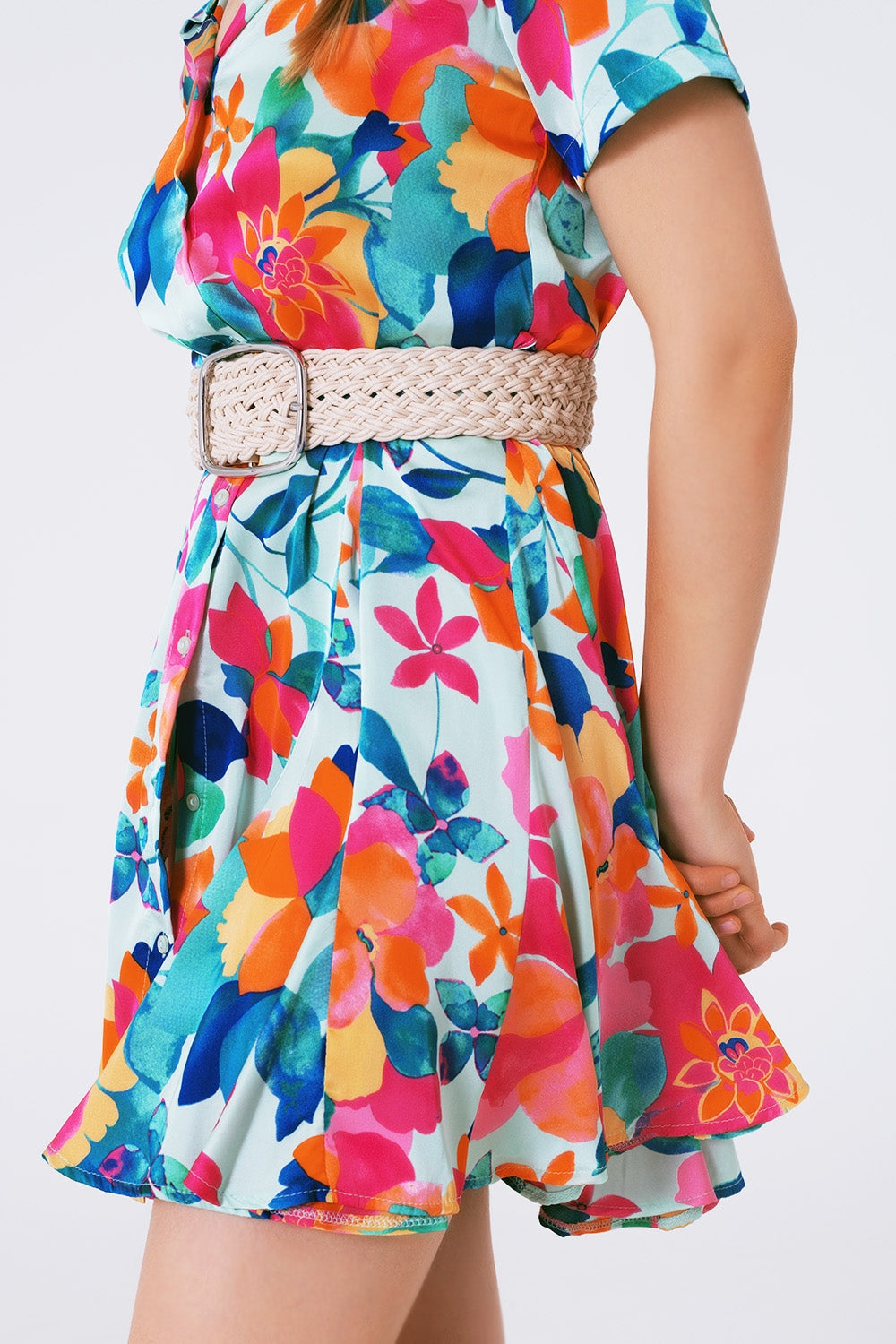 mini vestido de cetim macio com estampa de flores