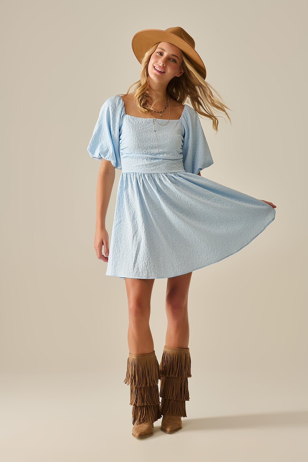 Q2 Mini vestido de manga folhada com textura em azul claro