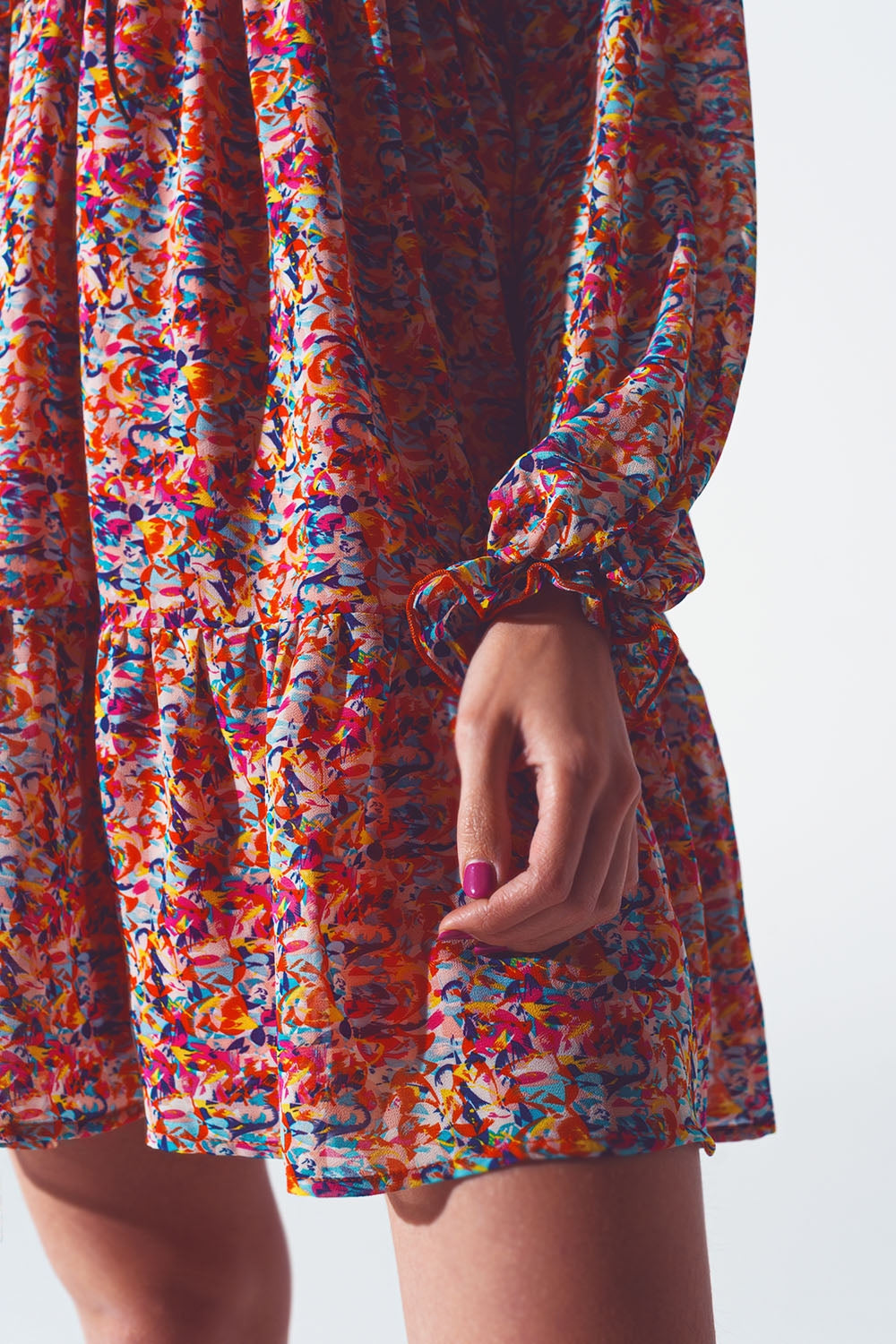 Mini Vestido Floral em V Pescoço em Multicor