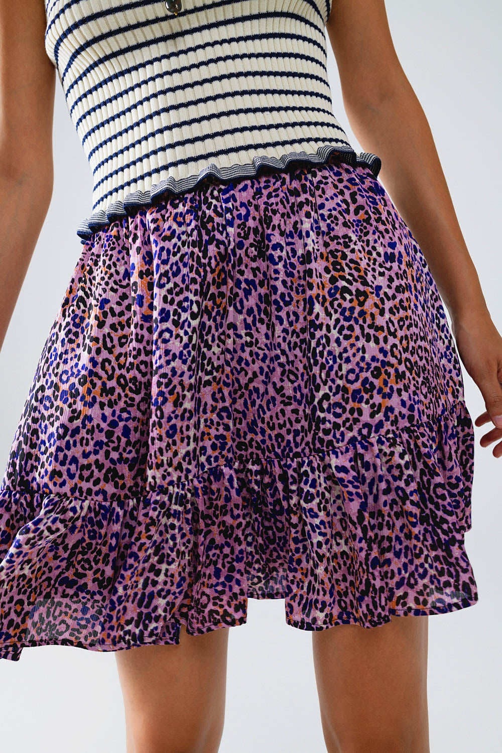 Minissaia roxa com folha com estampado animal