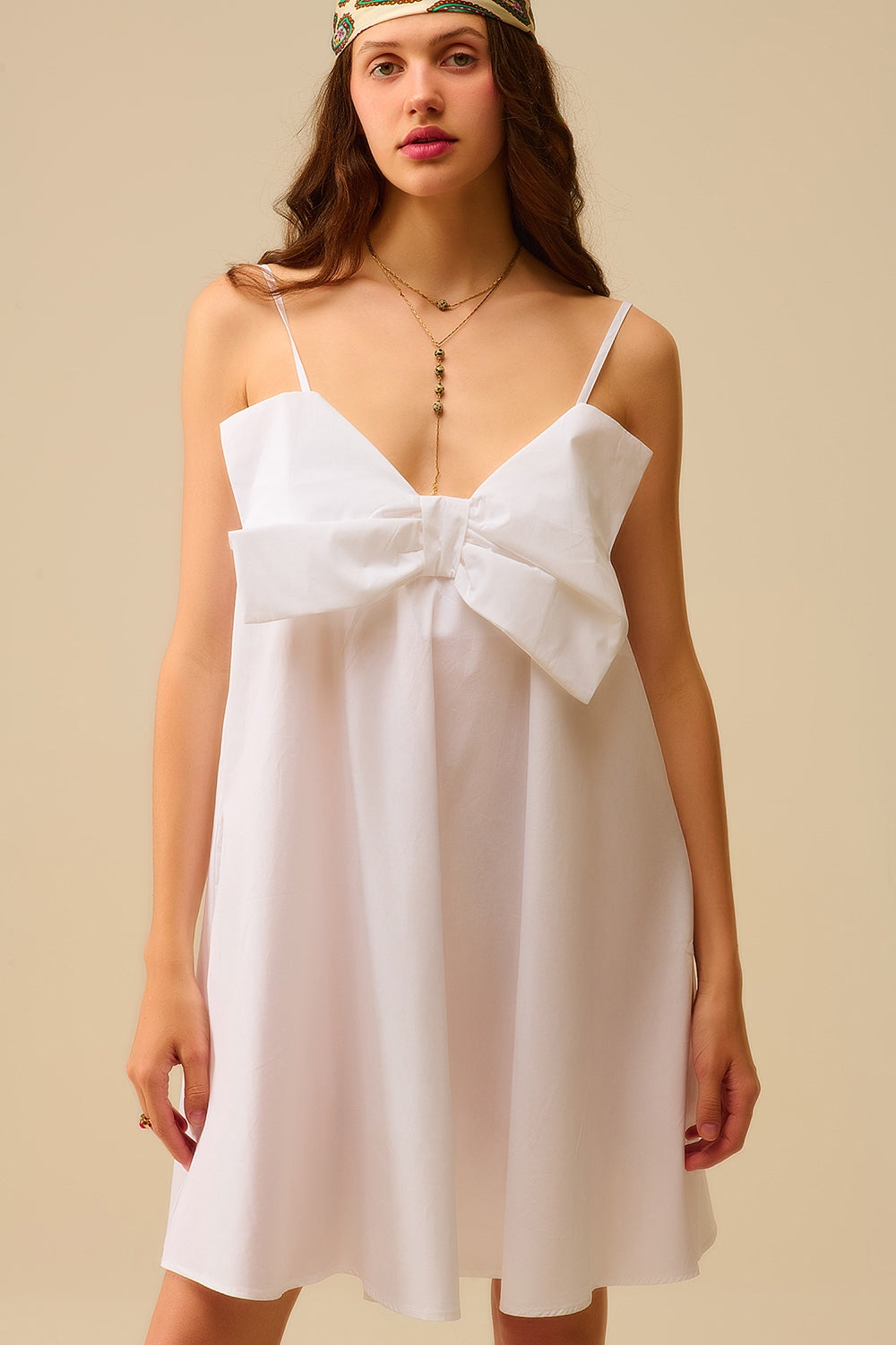 Minivestido de popelina branca com um grande laço