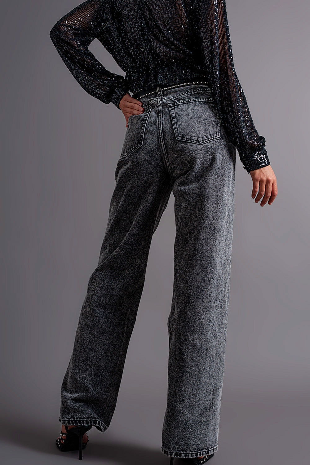 Mom jeans com cintura alta na cor preta