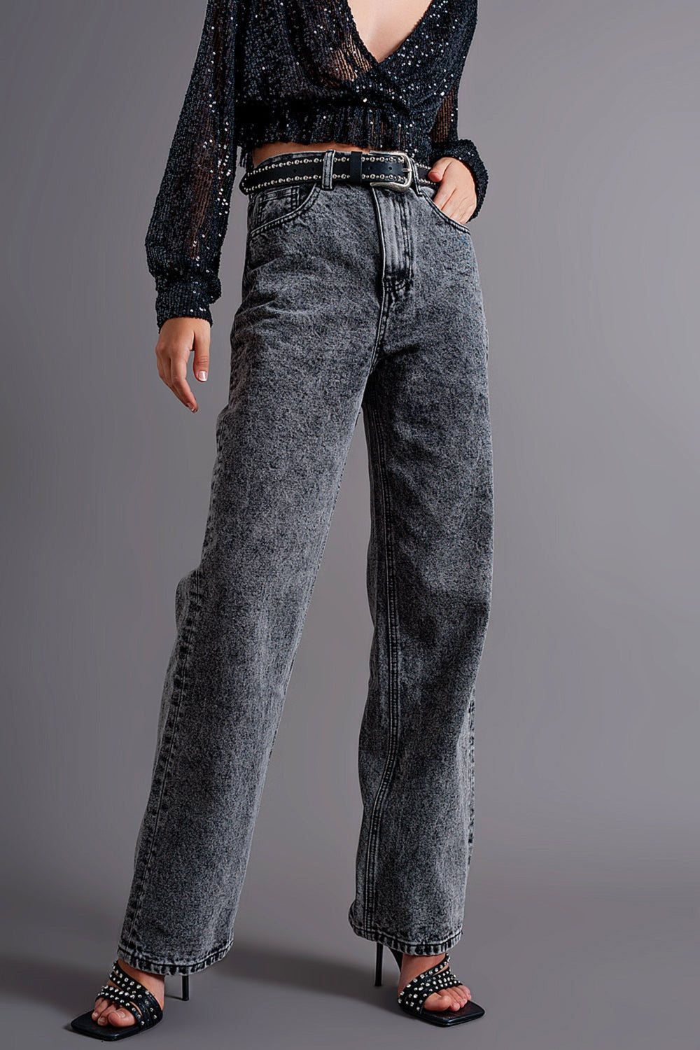 Mom jeans com cintura alta na cor preta