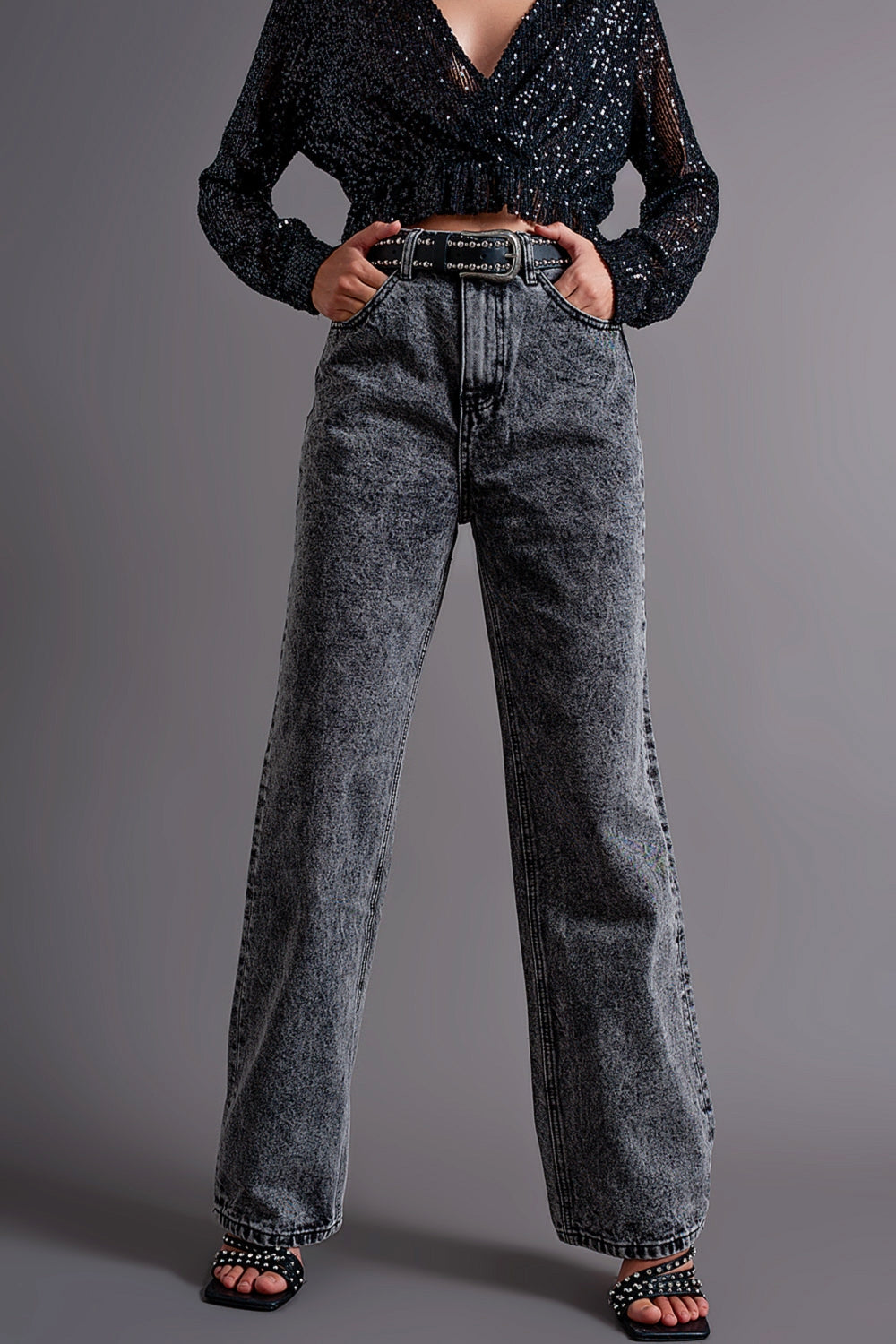 Mom jeans com cintura alta na cor preta