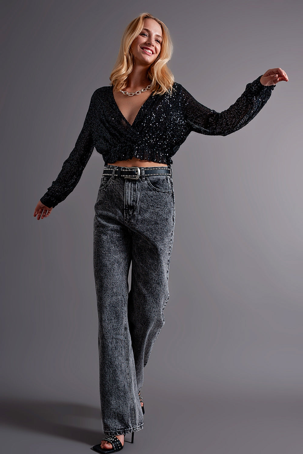 Mom jeans com cintura alta na cor preta