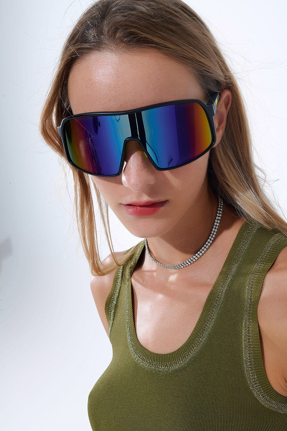 Óculos de sol esportivos polarizados com gradiente azul e vermelho
