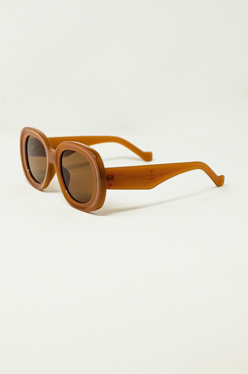 Óculos de sol circulares oversized em marrom