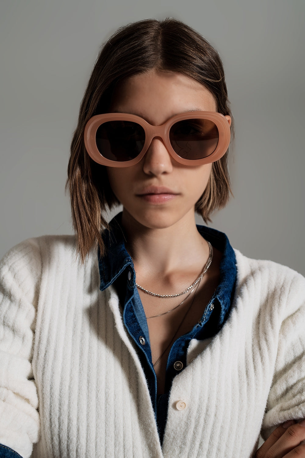 Óculos de sol circulares oversized em marrom