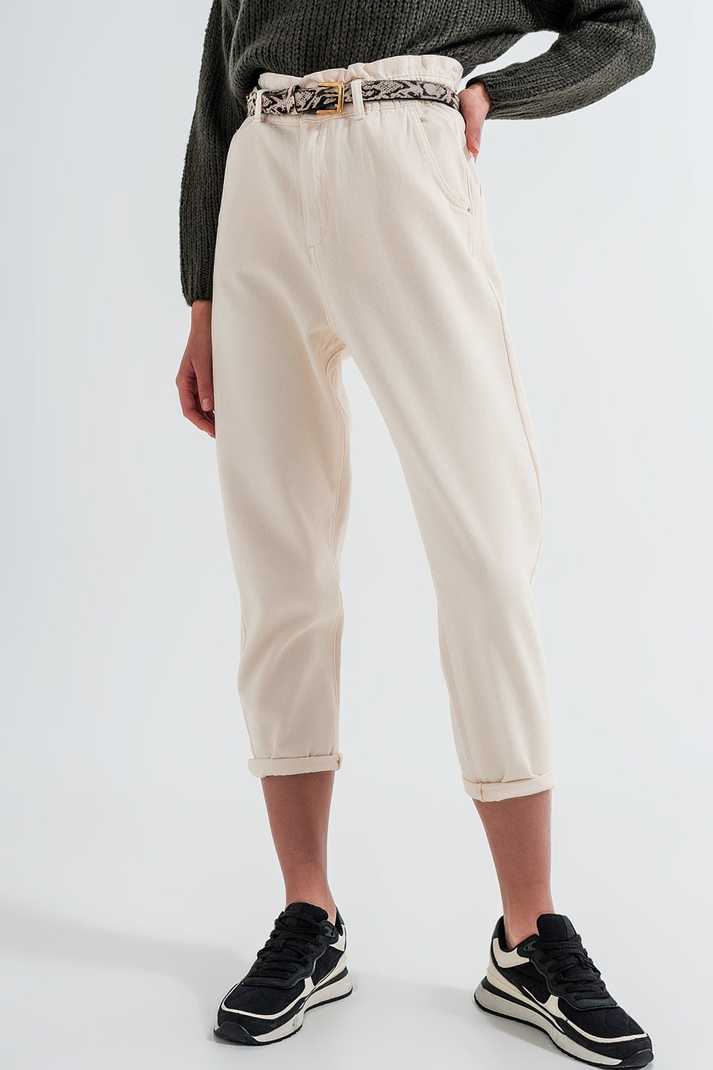 Calça jeans reta com cintura paperbag na cor creme