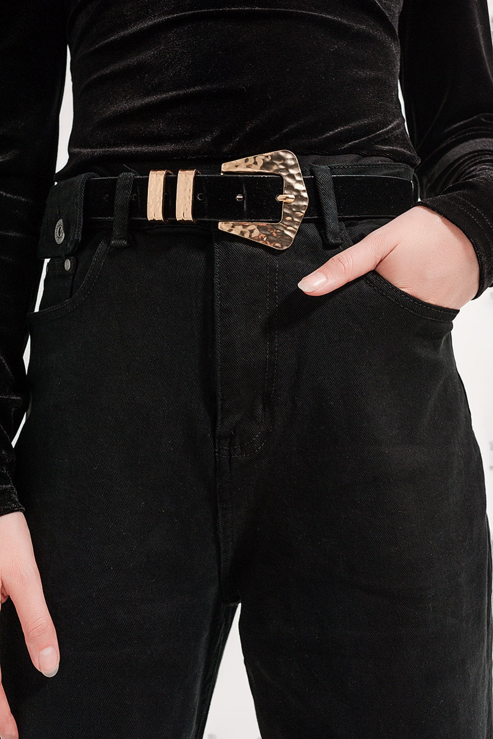 Jeans com detalhe de bolso em preto