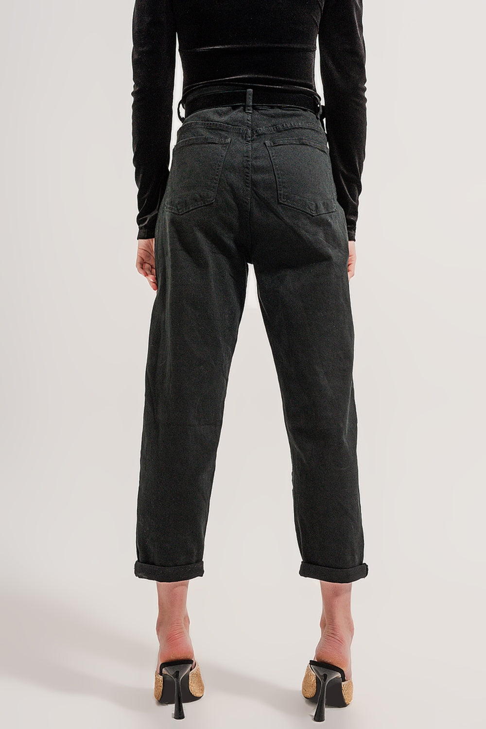 Jeans com detalhe de bolso em preto