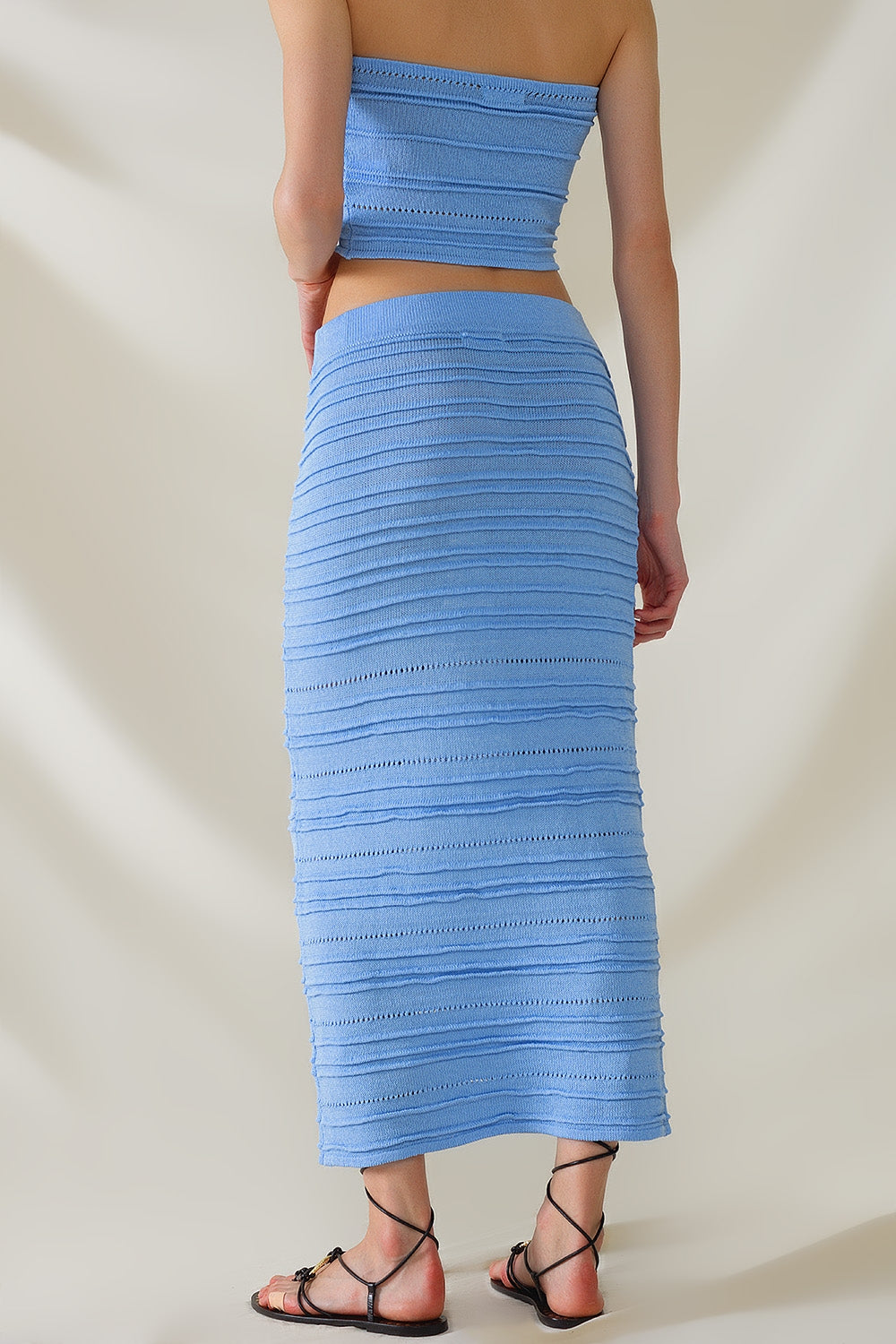 Saia lápis midi de malha em azul claro