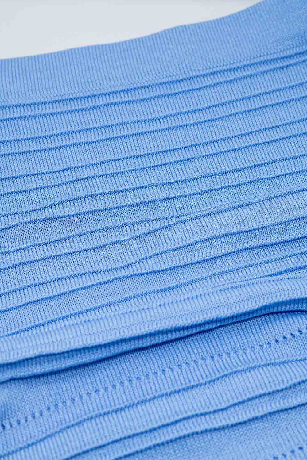 Saia lápis midi de malha em azul claro