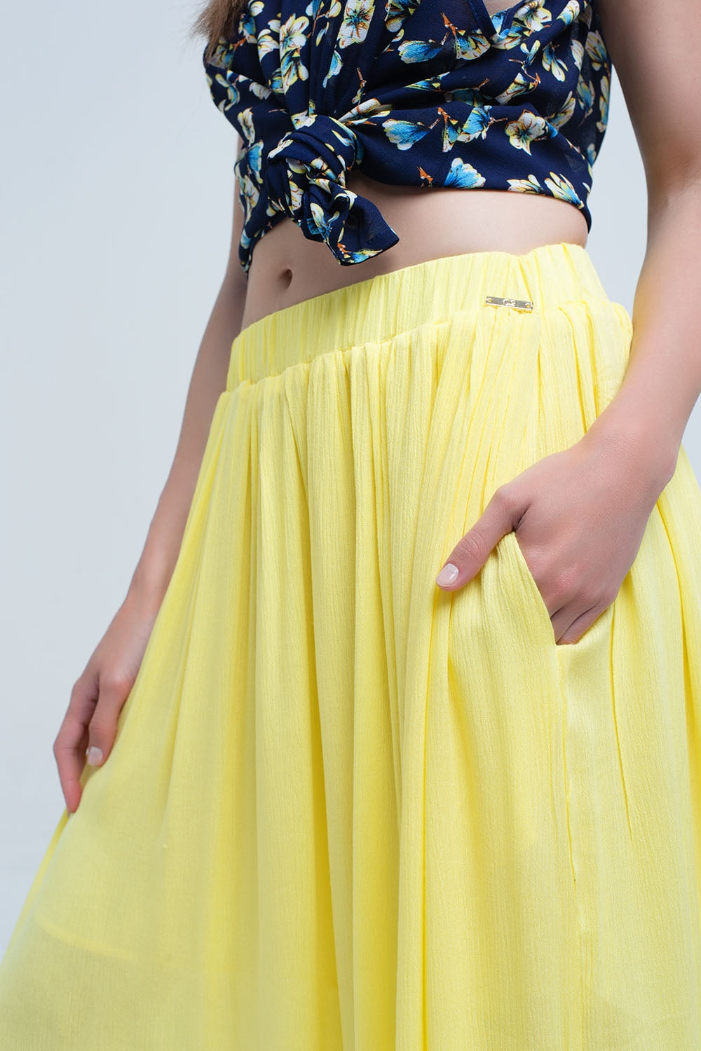 Saia maxi amarela com bolsos