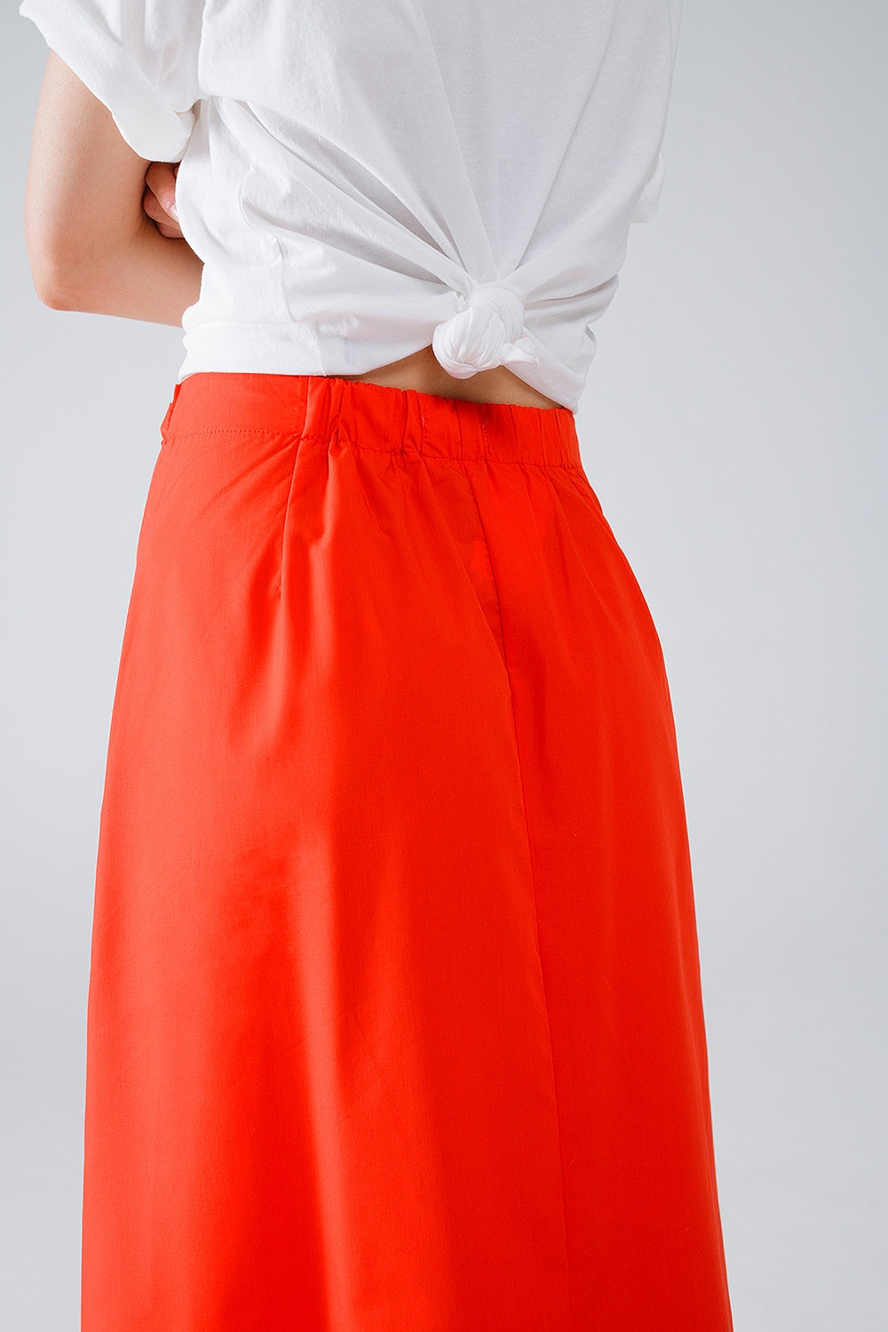 Saia maxi de popelina cor de laranja com detalhes de nó na cintura