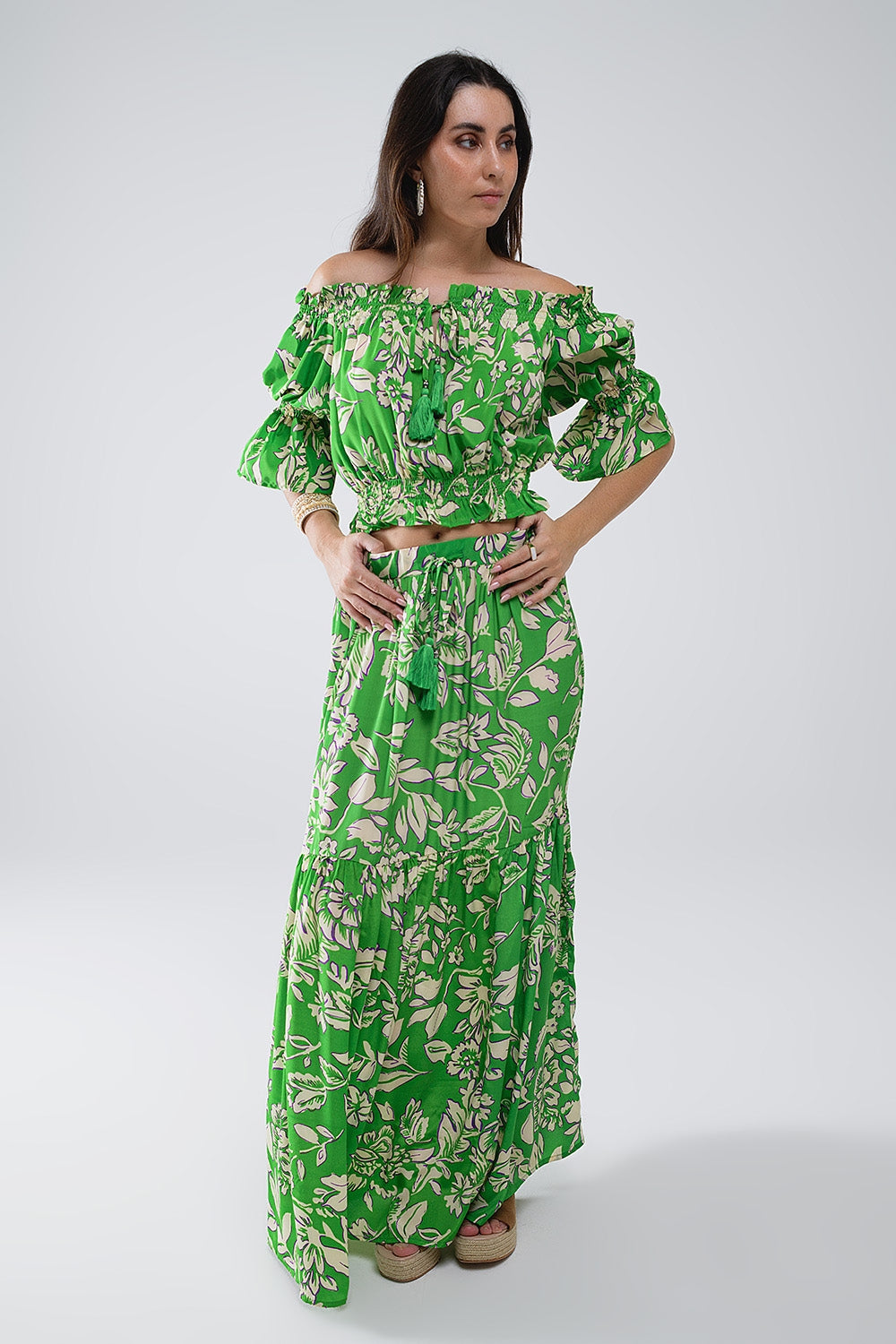 Saia maxi em camadas com estampa floral verde