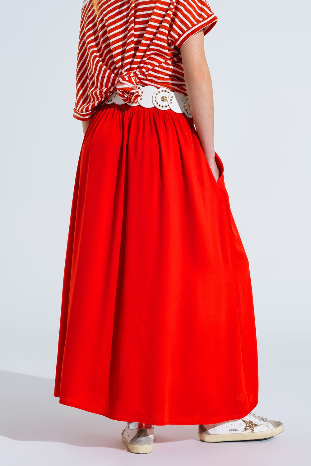 Saia maxi em tecido fluido vermelho com cintura elástica