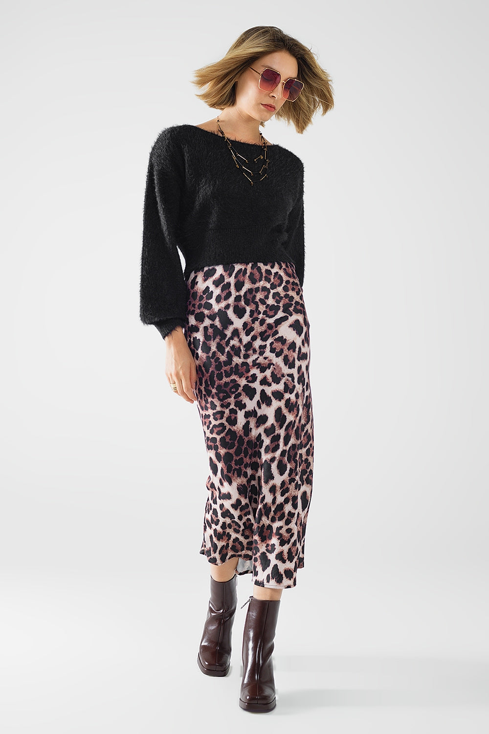 Saia midi com estampa de leopardo