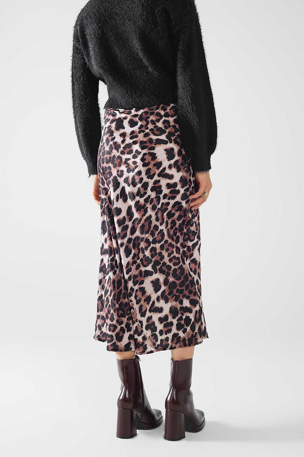 Saia midi com estampa de leopardo