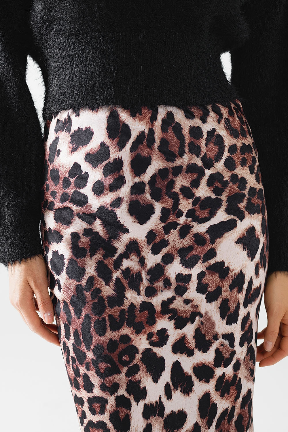 Saia midi com estampa de leopardo