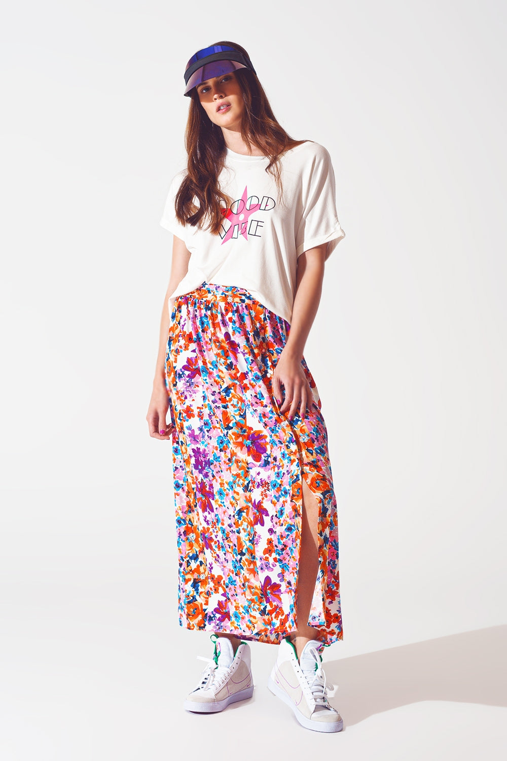 Saia plissada midi com estampa floral