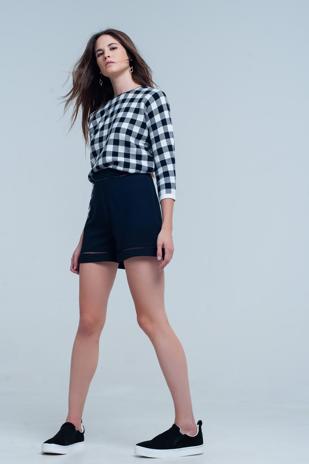 Shorts pretos com rendas