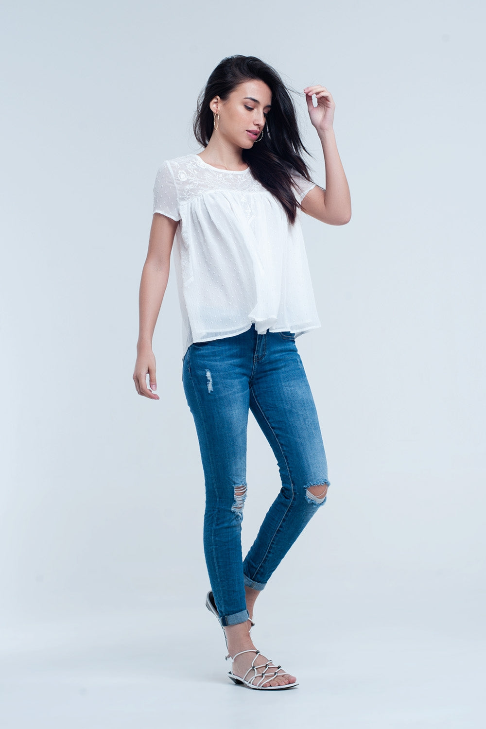Jeans skinny elástico com rasgos