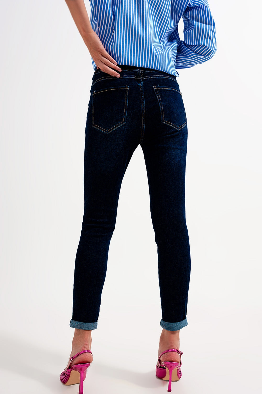 Calça jeans skinny fit azul escuro com lavagem