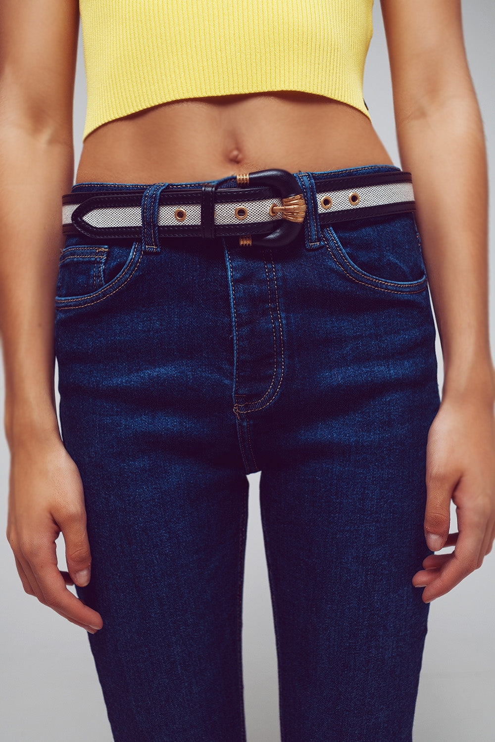Jeans Skinny Fit em Lavagem Média Azul