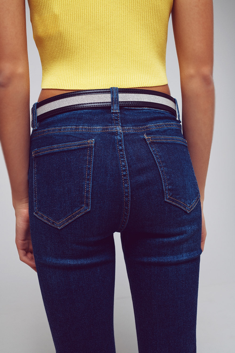 Jeans Skinny Fit em Lavagem Média Azul