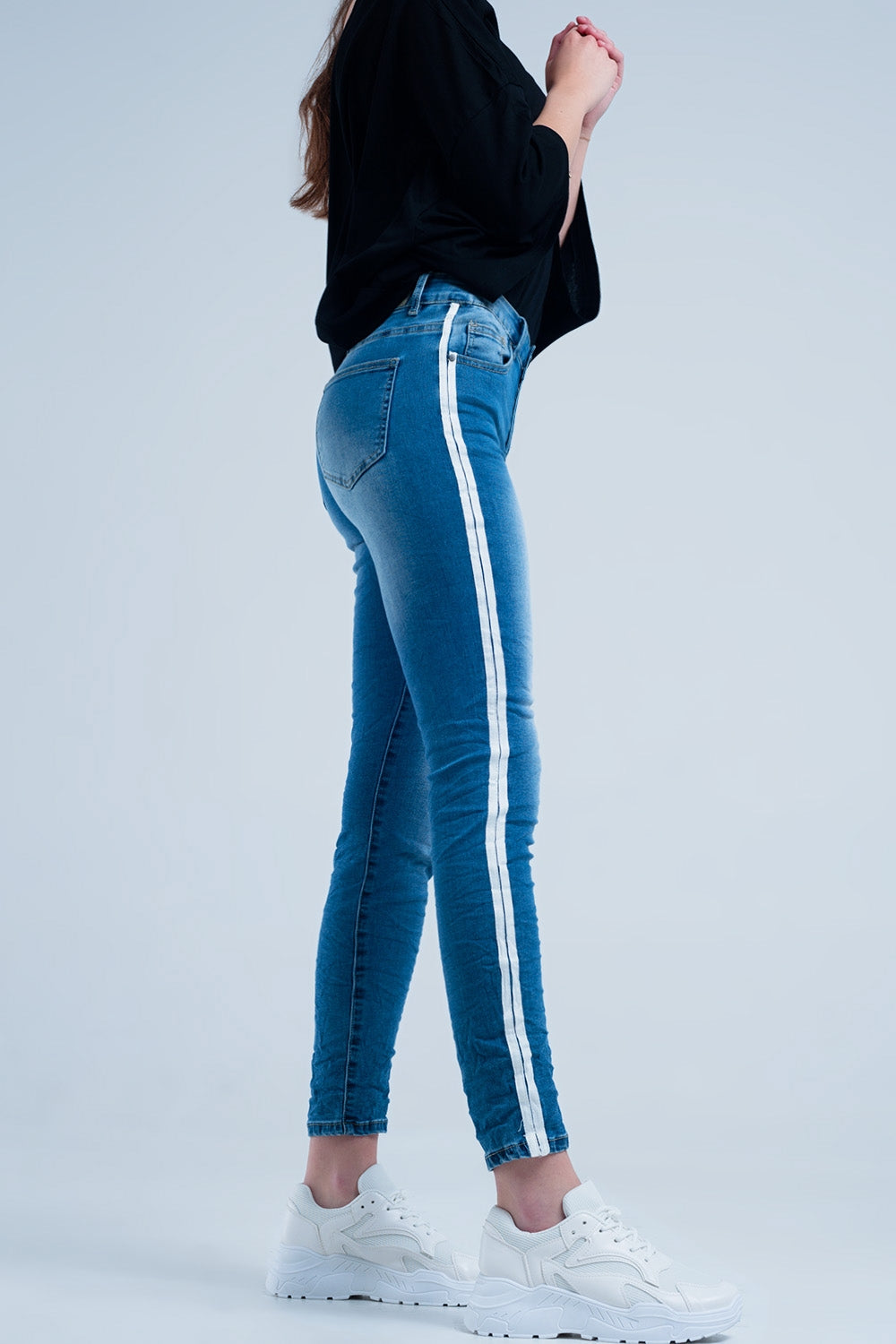 Calça jeans skinny com listra lateral branca