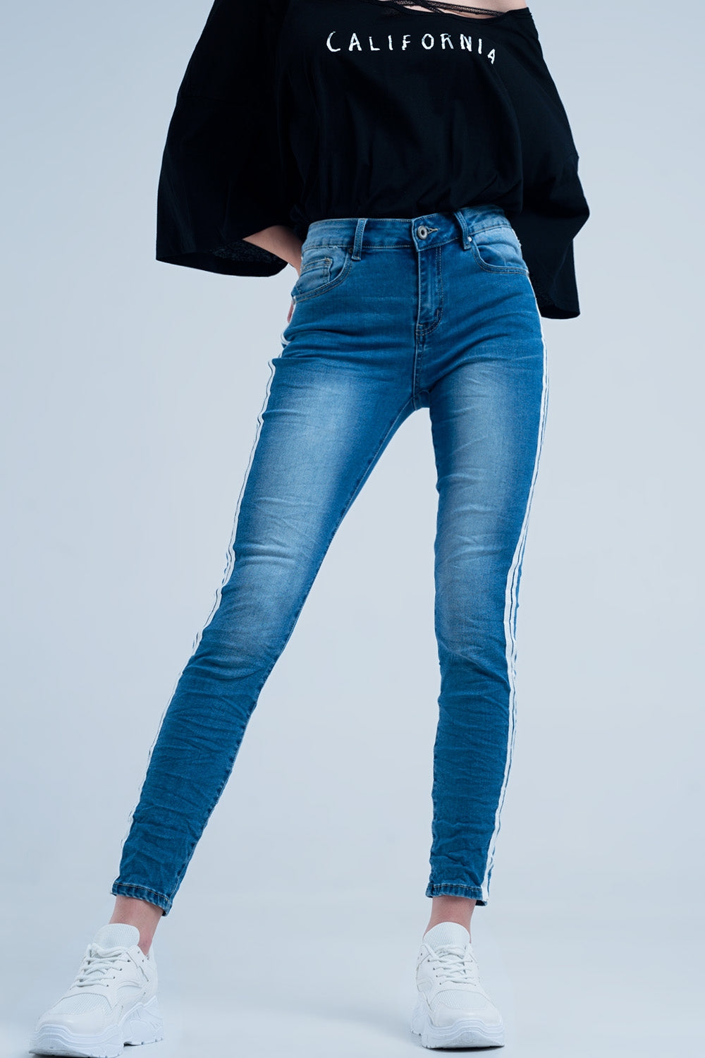Calça jeans skinny com listra lateral branca