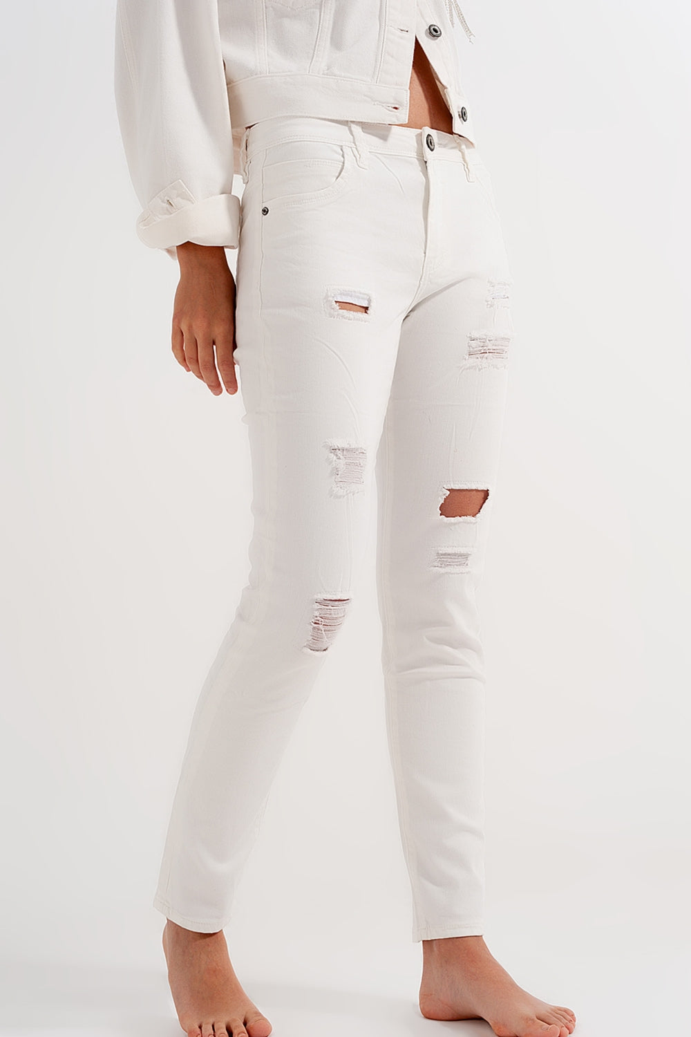 Jeans slim branco com efeito desgastado