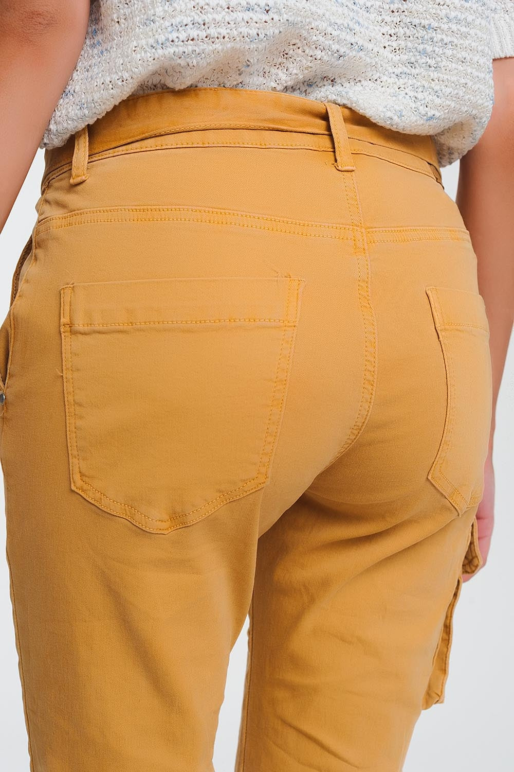 calça corte reto mostarda