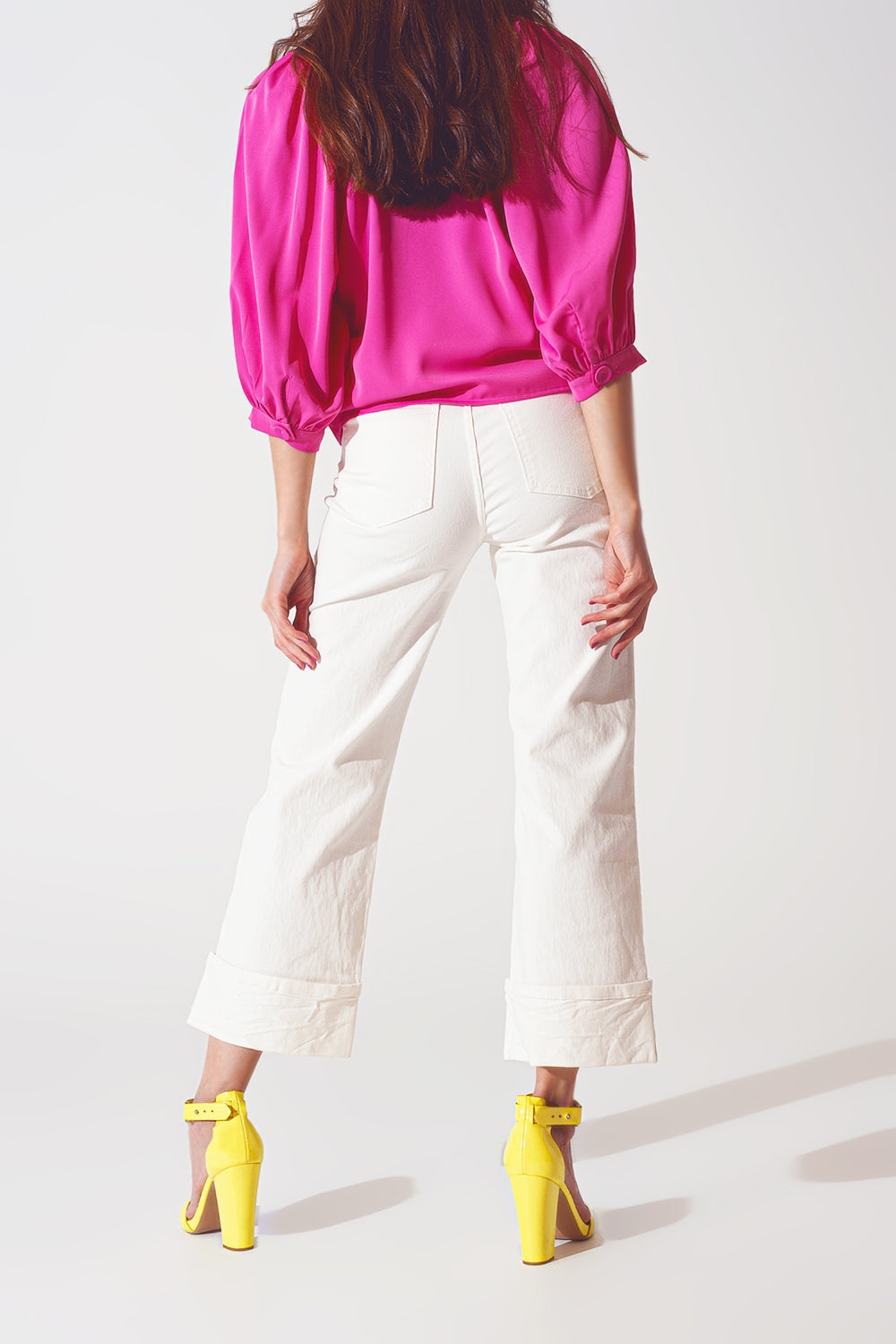 Jeans de perna reta com bainha curta em branco