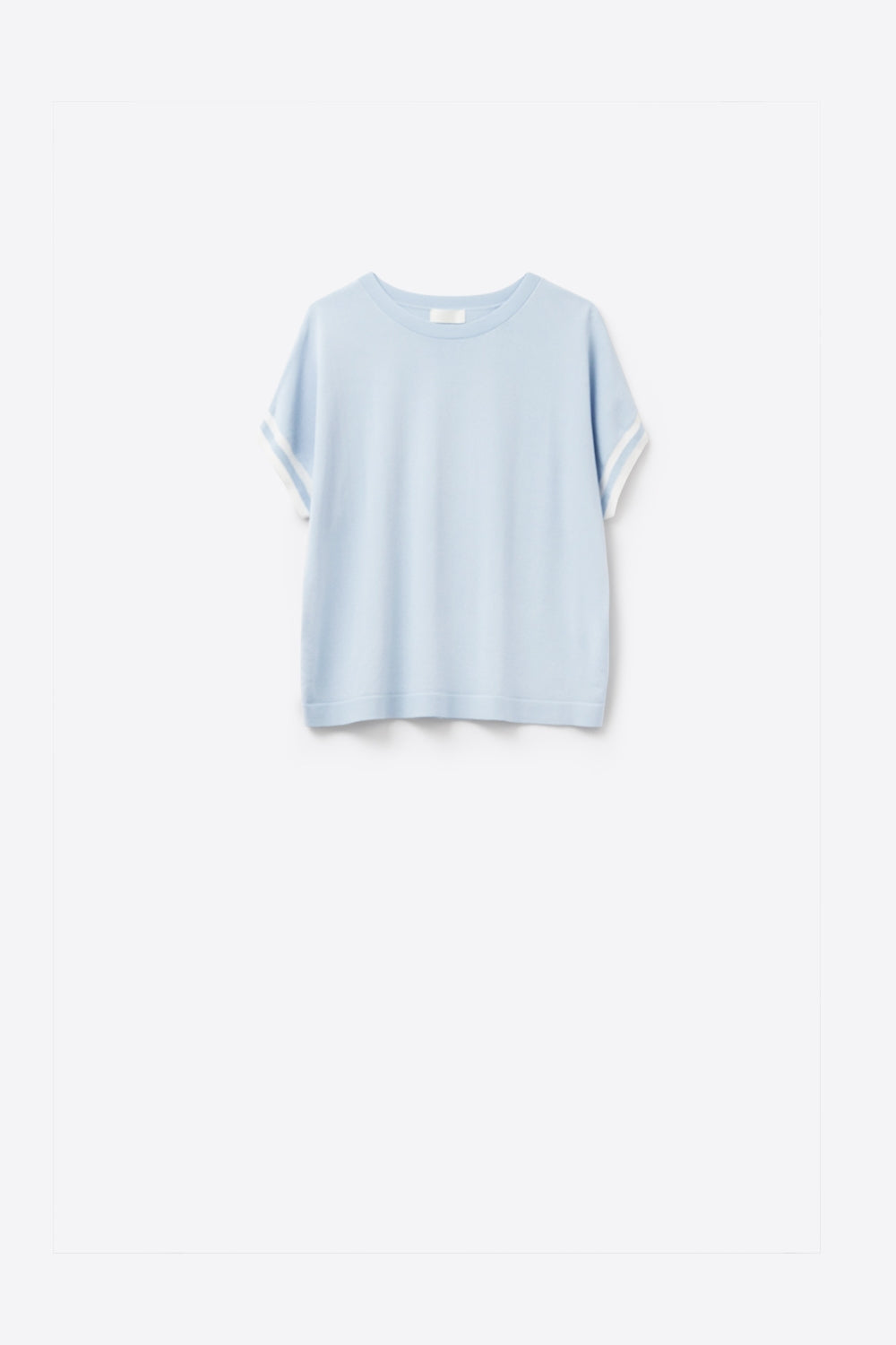 Suéter em Azul Bebê com Detalhe de Contraste Branco