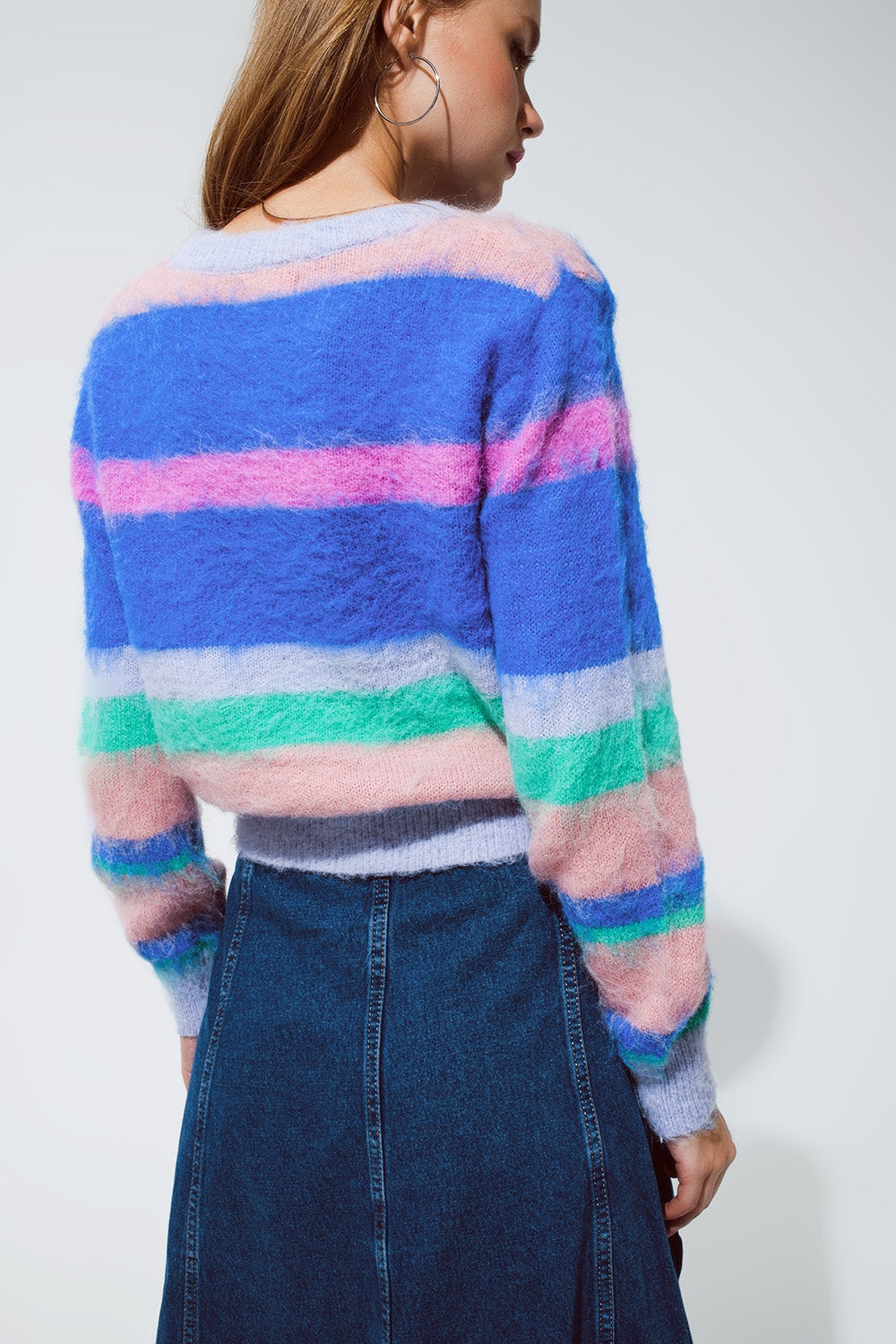 Suéter multicolor com listras em azul e rosa