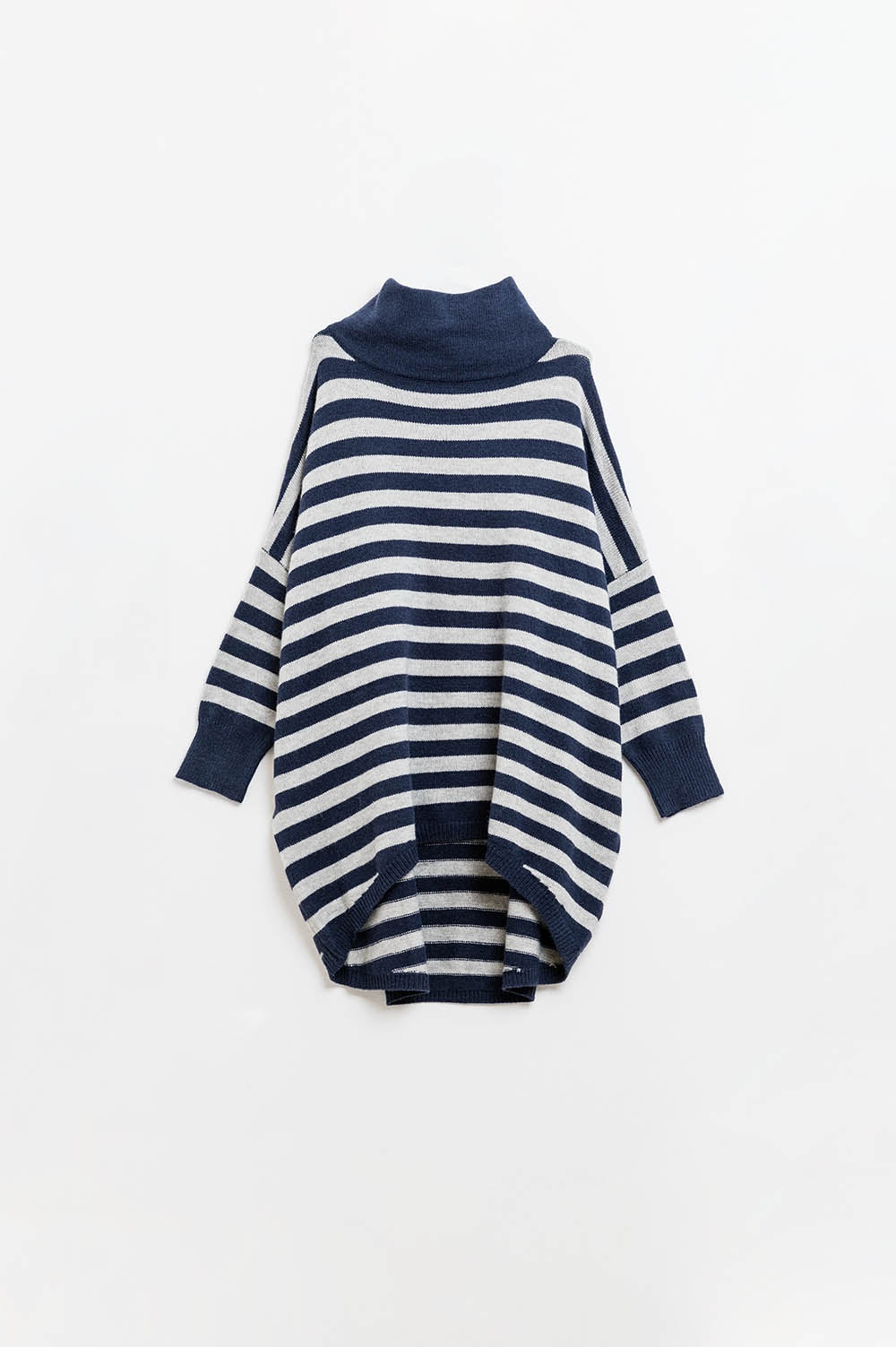 Suéter oversized de gola alta com asas de morcego e listras em azul marinho e cinza
