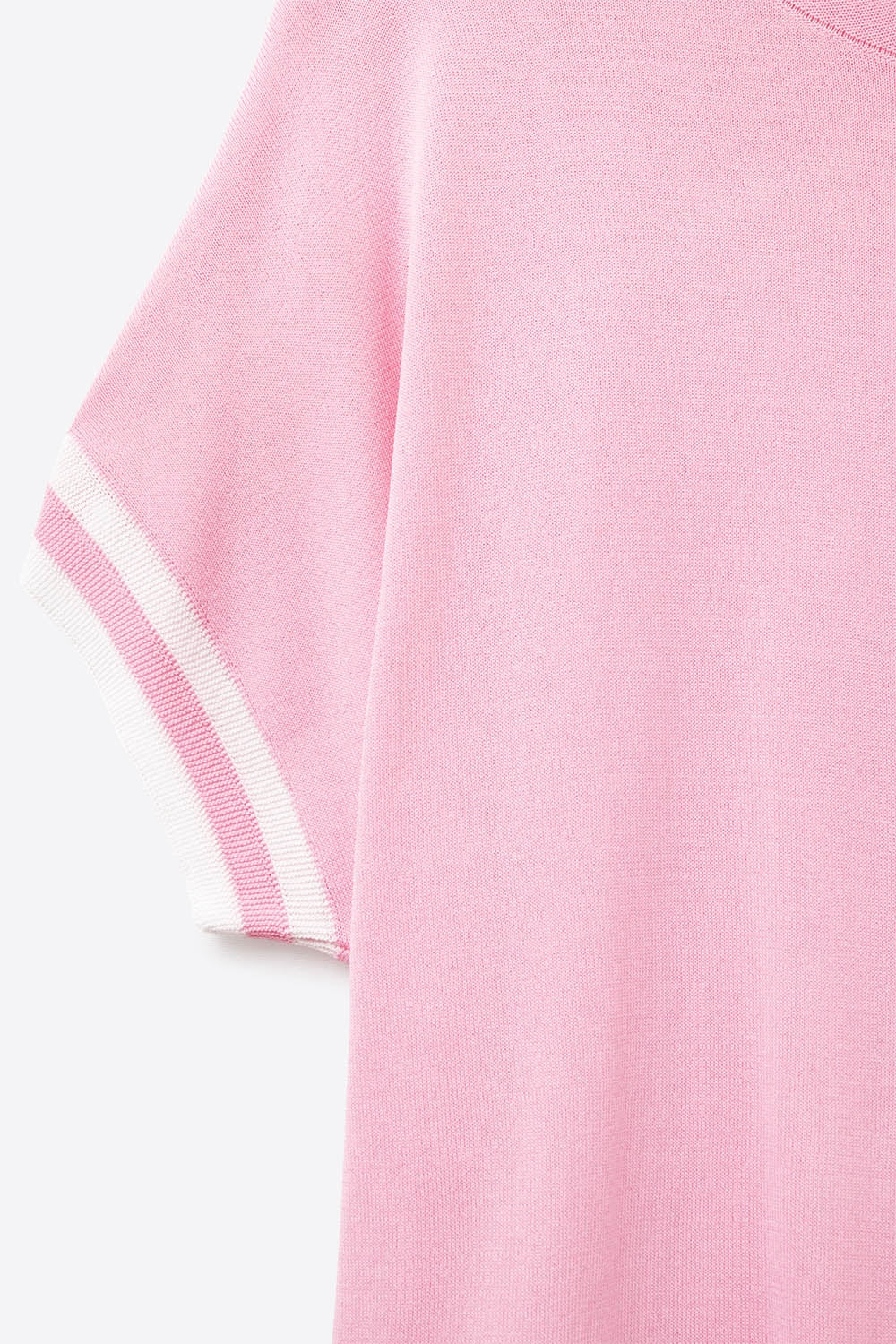 Suéter relafed fit em rosa com detalhe contrastante branco