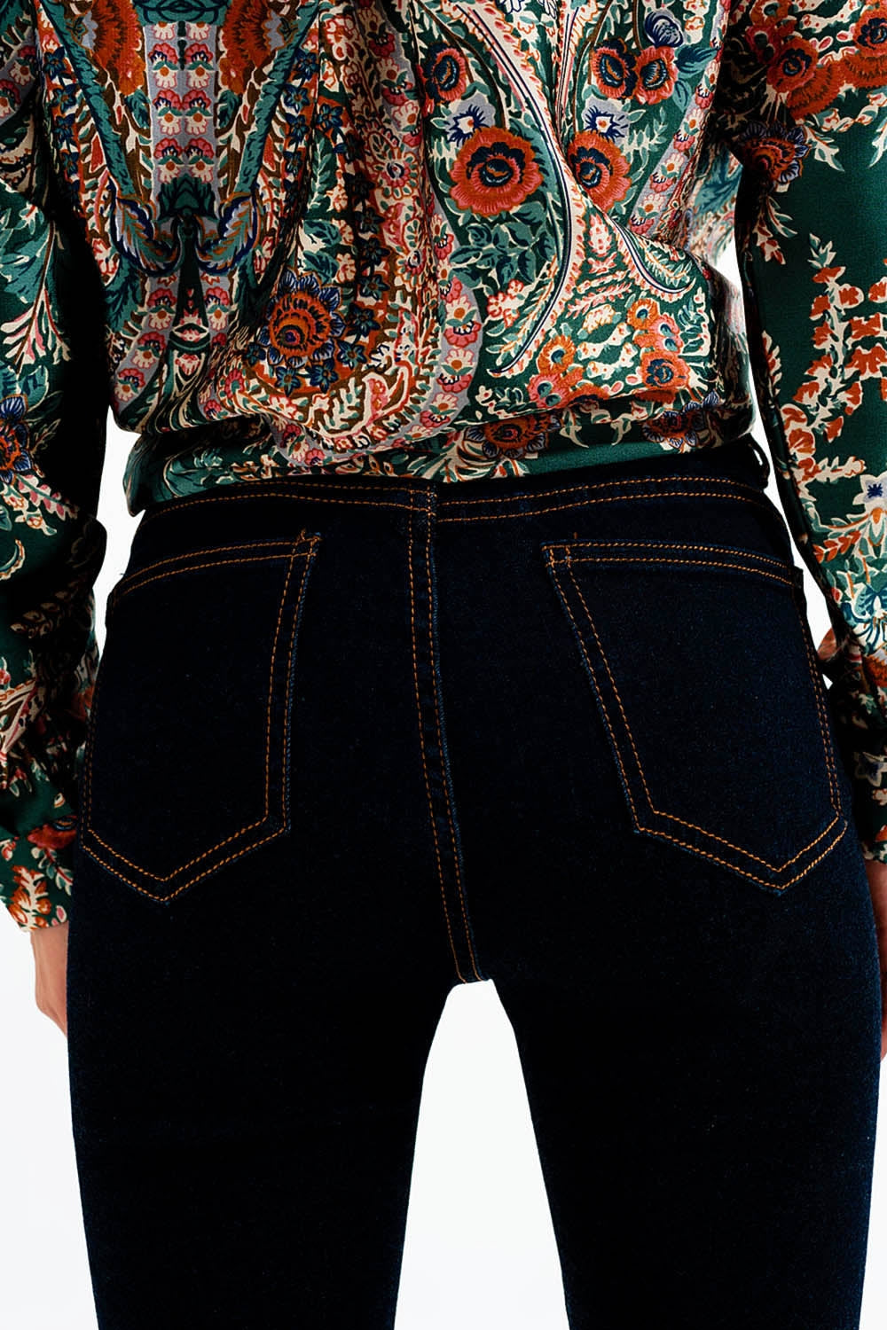 Jeans Super Skinny Fit com lavagem azul escuro