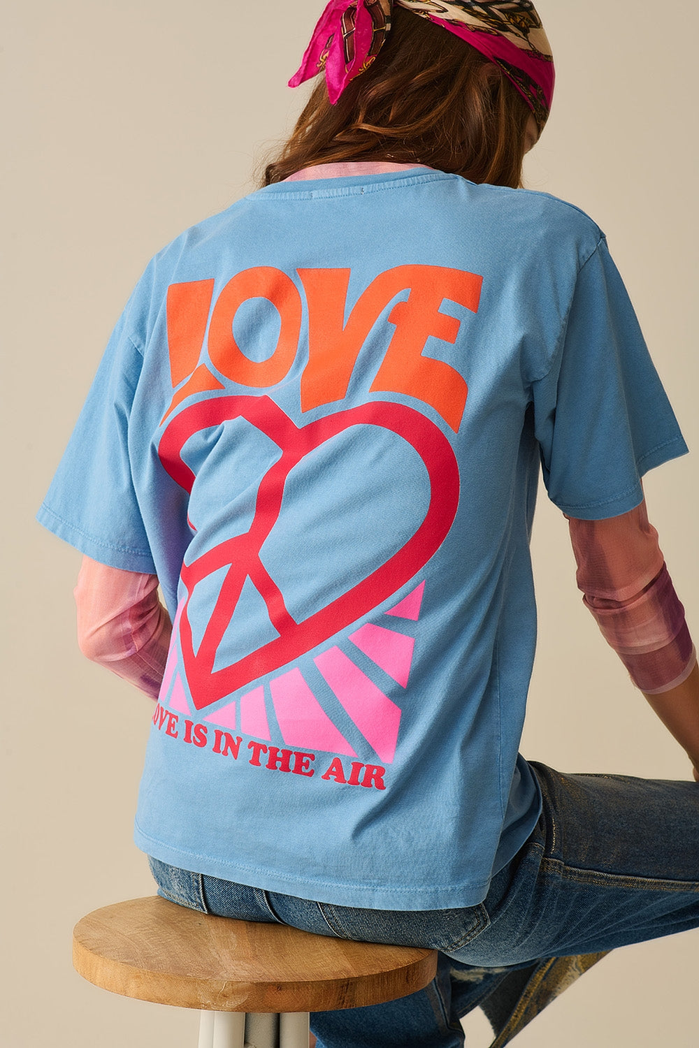Q2 T-Shirt azul fabricada em Itália com o logótipo Love is Air e Heart with Peace