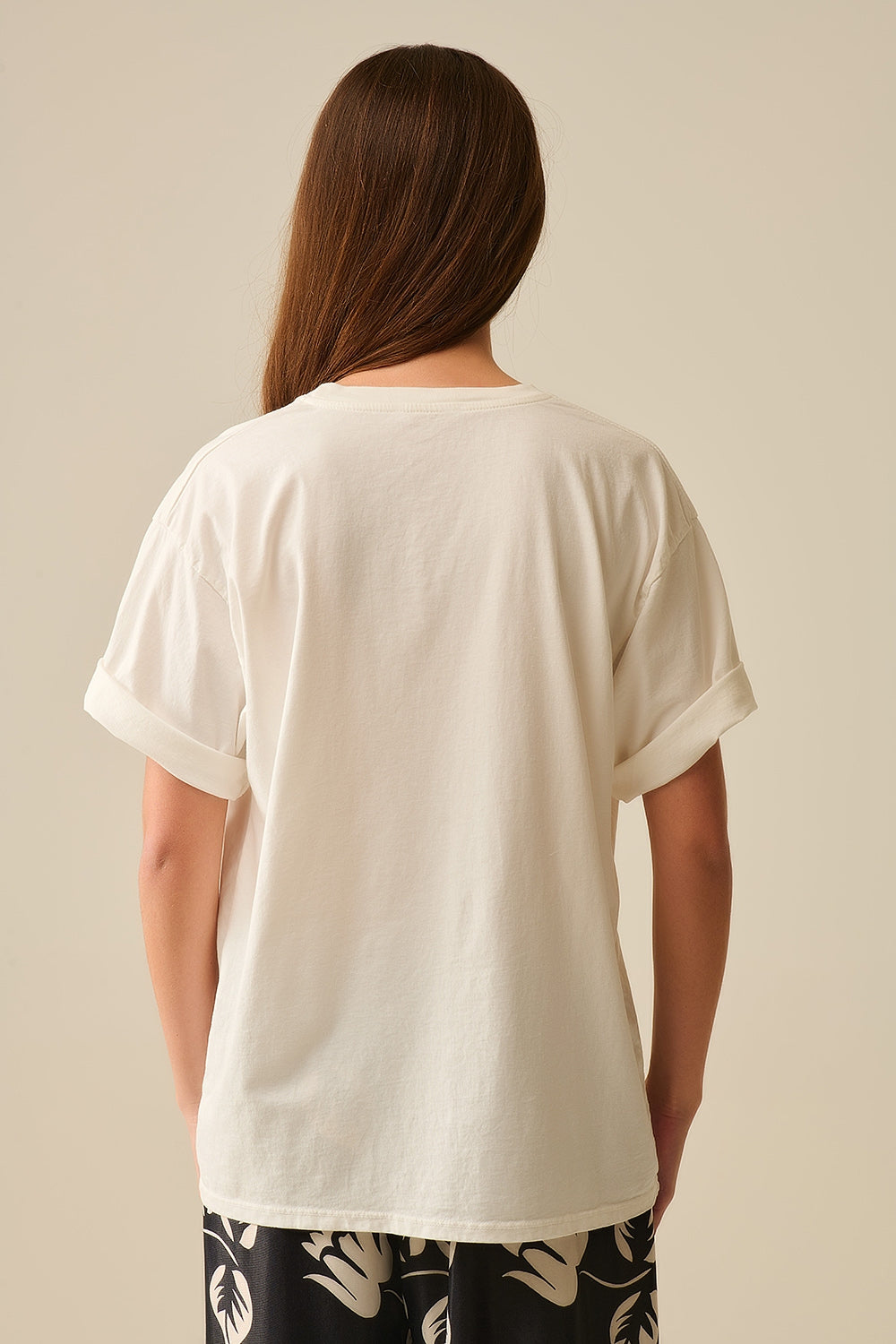 Camiseta branca descontraída CIAO com letras verdes