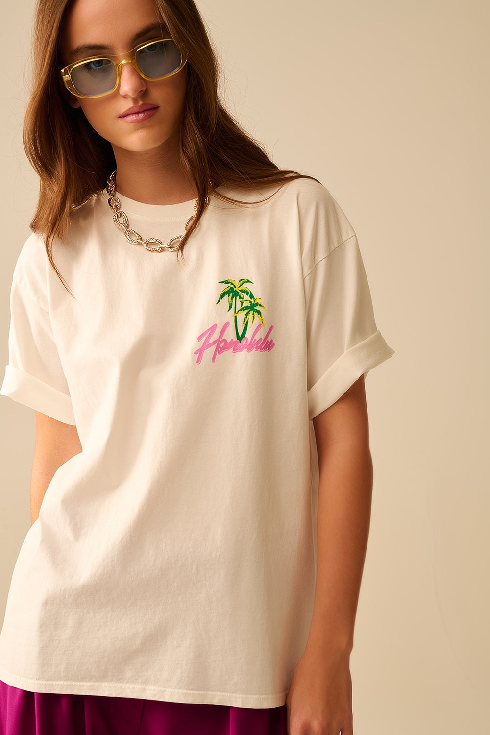 Camiseta branca fabricada em Itália com gráfico de Honolulu
