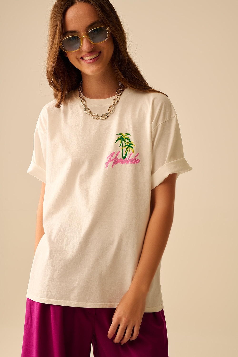 Camiseta branca fabricada em Itália com gráfico de Honolulu