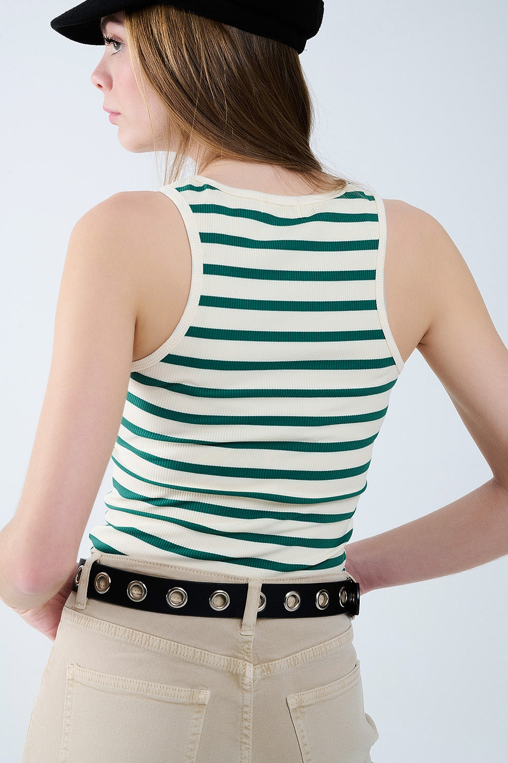 T-shirt de alças branca às riscas com detalhes verdes