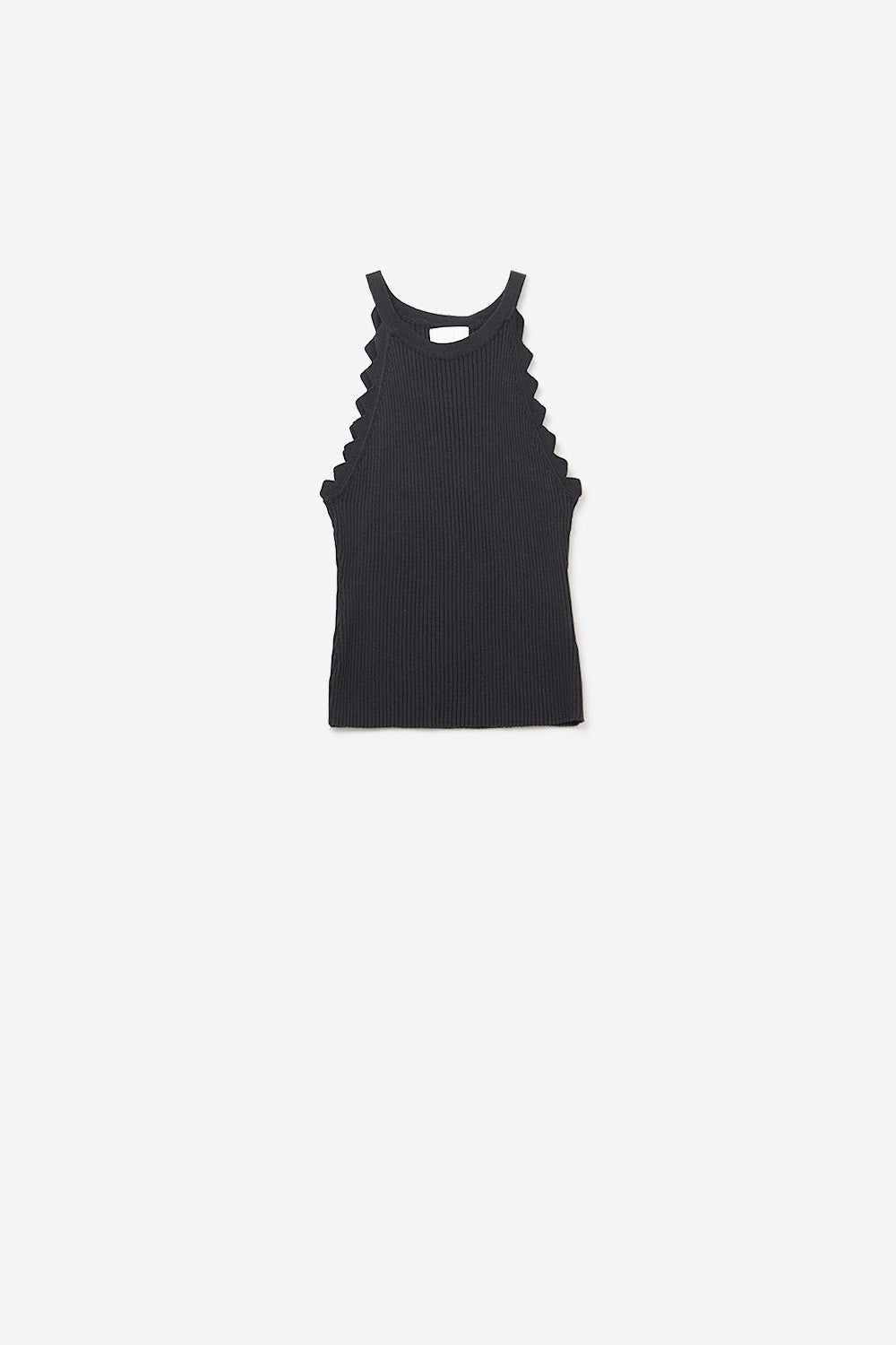 T-shirt de alças preta com pormenor nas axilas com nervuras
