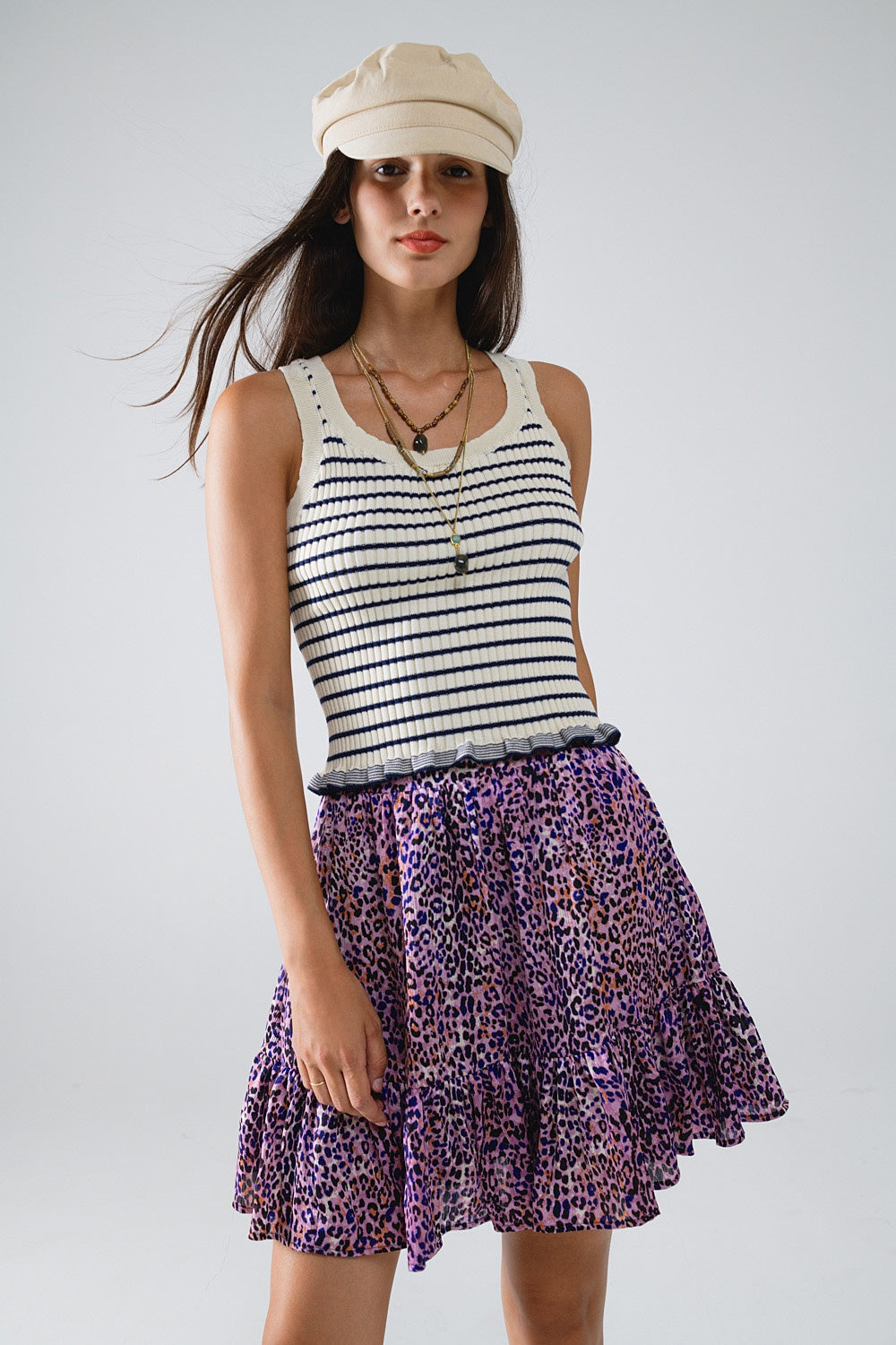 Q2 Tank Top às riscas em creme com folhos